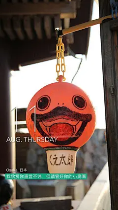 #红豆一家每天# 凌晨4点醒来，发现红豆已经睡成横的，脚已经架高到小小床围栏上。吃完换完尿裤，自己玩了很久，娃你这是昨天睡多了今天睡不着的节奏么？4点玩到7点今天趴着愿意抬另一边头了要表扬 ​​​​