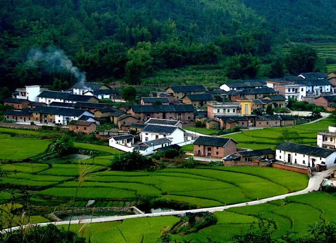 美丽的山村～～