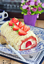 草莓蛋糕卷怎么做好吃，草莓蛋糕卷的9步制作方法 美厨邦