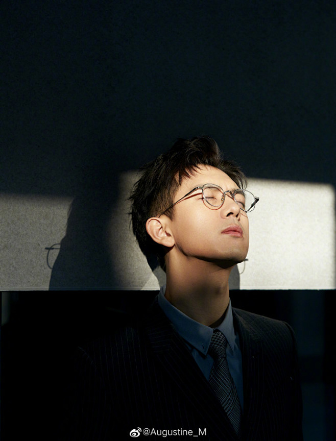 斯文败类 / 霸道总裁 一键切换 67676767男性真人天晴一动也