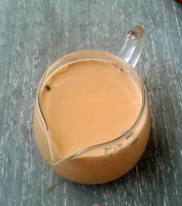 【红豆焦糖奶茶】原料：牛奶、红茶、蜜红豆...