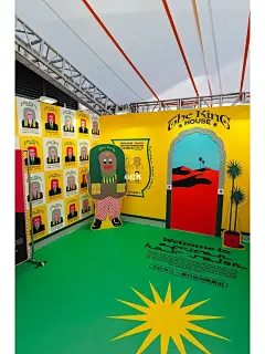 深圳市集丨顶流市集终于来深圳啦！ : #凡几市集  作为国内数一数二的优秀市集 终于从上海降落深圳！ 同时也是第一次来到深圳开办 除了各品类丰富的摊位 原创设计、插画、美食、最爱的咖啡摊～ 惊喜的是傍晚浪漫的音乐演出 · 整个市集布置