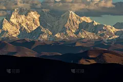 风光系列实景日照金山太阳光照下的山脉HHJ334