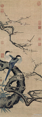此幅为故宫织绣的代表作品。古代缂丝被认为是丝织工艺中最为高贵的品种，古人以“一寸缂丝一寸金”言其之珍贵。因耗费工时大，以万缕千丝成其工巧，“如妇人一衣，终岁方成”。其次，缂技易学难精。许多缂丝书画具有很高的艺术鉴赏价值，以其贵重而渐为皇家所垄断，现存传世缂丝珍品主要集中在故宫。
南宋 沈子蕃 缂丝《梅鹊图》--- 此图依画稿以“通经断纬”的手法缂织，并娴熟地运用多种缂丝技法，以十五六种色丝装的小梭代笔，巧妙搭配，画面色泽和谐，精工细密。此图很好地体现了原画稿疏朗古朴的意趣，画面生动，清丽典雅，是其为数不