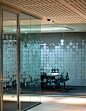 patterned glass meeting rooms: 
