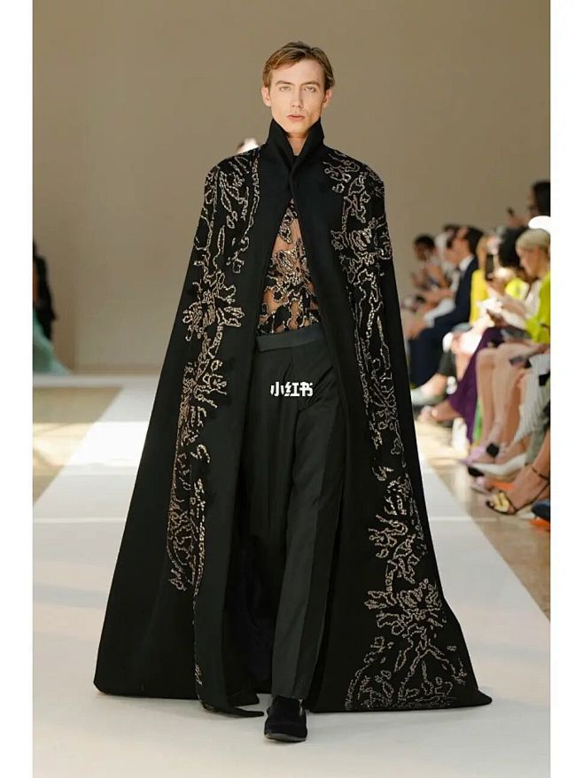 高定仙牌Elie Saab首度推出男装高定系列 : 在刚刚结束的Elie Saab 2022秋冬高级定制系列大秀上，品牌首度发布了男装Look ...
