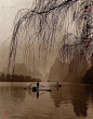 【水墨意境】一叶小舟渔人立，执篙水上画中行。#水墨#  #寻根文化太美# #微信公众号  致中文化# 