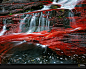 加拿大瓦特顿湖国家公园，富含铁质的矿石使河床呈现深红色