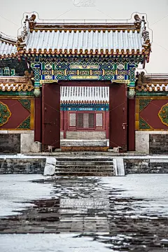 冬天北京紫禁城院门上的雪