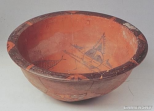 人面鱼纹彩陶盆于1955年出土于陕西省西安市半坡,新石器时代前期,多