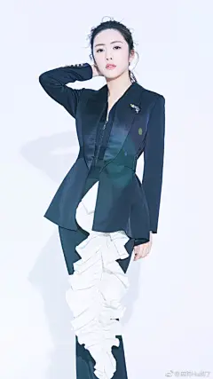 #蔡文静##蔡文静0103生日快乐#

酷Кù嗳静仔
我的血槽啊
@蔡文静 

【爱装时尚1223】截屏微调壁纸6p/戳原图/禁一切 ​​​​