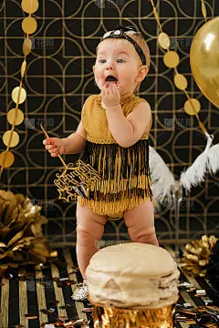 宝宝生日派对用蛋糕砸