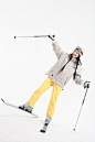 冬季休闲女性滑雪图片