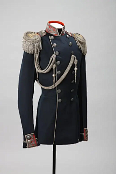 vivi努力画画采集到军装服饰