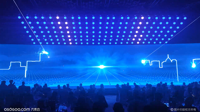 高端发布会创意科技感舞蹈结合LED数控球...