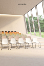 Maarten Plastic is available in many colors and bases, some stackable. In black, the seat shell is made of 100% recycled and recyclable polypropylene.