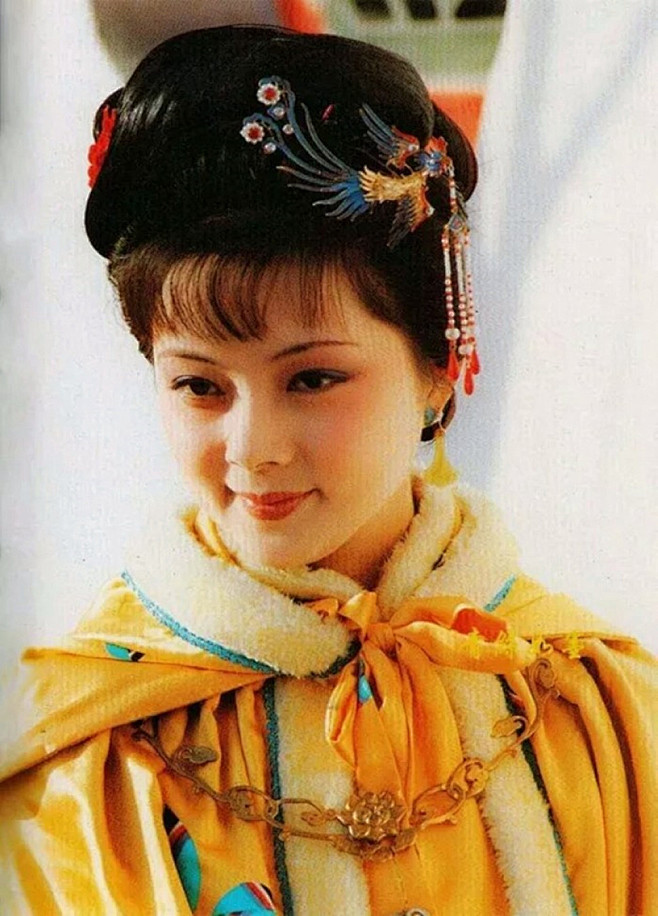 87版红楼梦张莉饰演薛宝钗金陵十二钗之冠