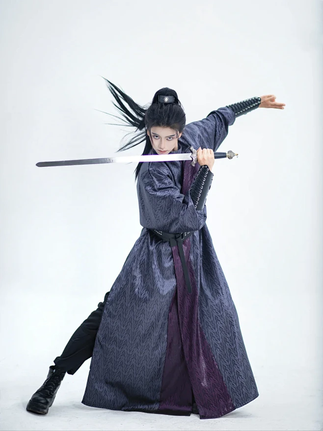 武侠风/简单拿剑/剑动作参考 - 小红书-花瓣网