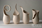 Tina Vlassopulos这个网站里的陶瓷有个特点——都很扭曲，可这拧巴劲儿怎么越看越好看呢？http://t.cn/zOJ9zVL