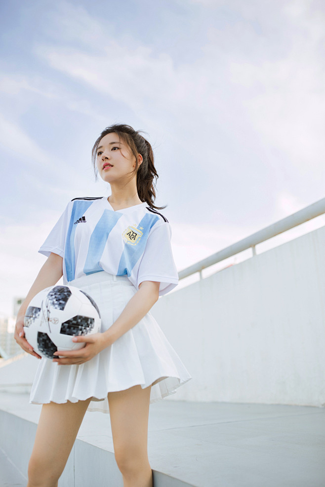 赵露思化身足球少女助力世界杯青春洋溢原力满满