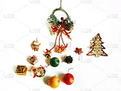 圣诞节装饰在孤立的白色背景与复制空间