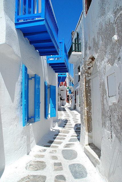 Narrow Street, Mykon...