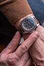 Longines Pilot Majetek - video review [live photos, price] - CH24.PL : Third edition of the Majetek is much bigger and more modern. Longines has not forgotten the historical references and the bezel-integrated marker that distinguished the original.