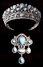 The turquoises parure of the late ueen Olga of Greece 更多精彩加扣扣群：101367616@北坤人素材