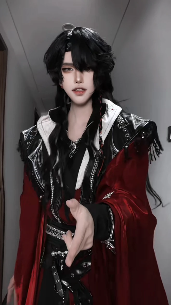 我一直在看着你，殿下。 #天官赐福 #花城 #cos@沈止轩–，采集@屿堍-花瓣网