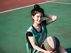 清纯运动女孩球服球场写真平板壁纸