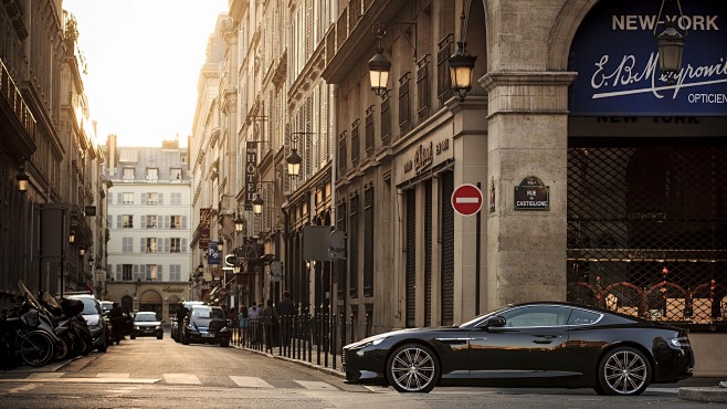 Aston Martin Paris c...