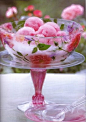 花卉冰碗和冰淇淋