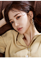 BEIGE CHUU #215 GOLD TOPAZ by 츄(chuu) : ★한번의터치 놀라움의 극치!★브라운 섀도우의 결정체!쉬머한 골드펄의 브라운 컬러로 누구나 쉽게 이거 하나만으로 그윽한 음영 메이크업 완성!                                                       >