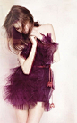 俏皮浪漫的紫色短裙婚纱，像跃动的精灵，性感中透着唯美。