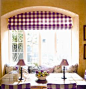 居泰隆实体家居——罗马帘可用于欧式、田园风格，多用于客厅、餐厅、卧室、卫生间等小型窗。