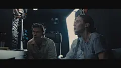 人物的灯光都做了单独控制，左边灯光和背景太阳构成双侧光，女主则是打了一个侧顺光，立体感很强