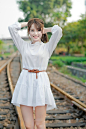 #小清新美女# ---关注 “教你拍照神技巧” 微信公众号 免费获取各种拍照技巧、姿势、表情。