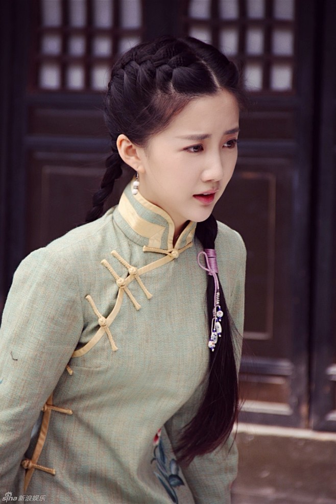 组图陈欣予破阵百变洋装诠释年代美陈欣予在剧中饰演富