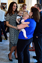 During baby George's much buzzed-about royal playdate, mum wore a Tory Burch dress. #凯特王妃#