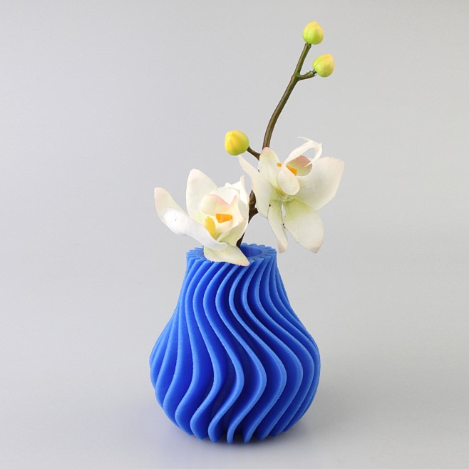 3D打印的扭曲螺旋花瓶。模型文件可点击图...