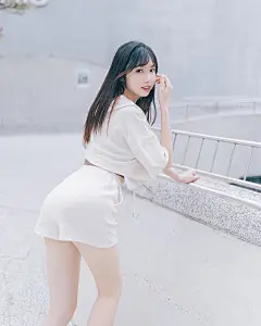 惠米 Luna ◡̈在 Instagram 上发布：“今天七夕情人節⋯你快樂嗎？❤️ 放了大家幫我選的第一名當首圖(˶‾᷄ ⁻̫ ‾᷅˵) 超會拍的 @ynehseinnob.__ . . . #ootd #馬尾 #馬尾女孩 #甜美 #穿搭照 #穿搭日記 #模特兒 #氣質 #休閒穿搭 #綁頭髮 #夏日穿搭 #美腿丸…”