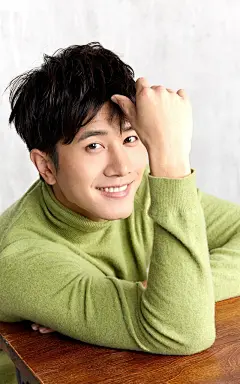 男神彭冠英冬日毛衣时尚写真手机壁纸 #彭冠英#