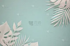 蓝色背景上的热带棕榈叶。平躺，俯视图