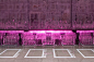 Menswear Spring Summer 2019 show
这些立方体凳子并不像它们看起来那样是背光的，而是由分散的光源间接地、不规则地照亮，这些光源和沿着房间边缘的一条粉色灯光，旨在给空间一种“迷幻”的感觉。
