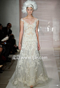 【2014秋冬纽约婚纱时装周】Reem Acra 羽毛雪精灵新娘#羽毛##时尚##设计##创意#