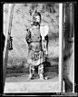 老照片里的“阴阳师”，神像的扇子上写着：“脸是阴阳脸，扇亦阴阳扇。遇美笑盈腮，遇恶怒满面。”（没认错字吧照片是美国人甘博1917-1919年期间在四川茂县白水寨拍摄。 ​​​​
