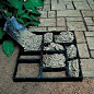 DIY GARDEN PATH. TAKE A MULTI PICTURE FRAME AND FILL WITH CEMENT.: 