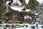49669490-japanese-shrine-in-snow.jpg (1300×866)