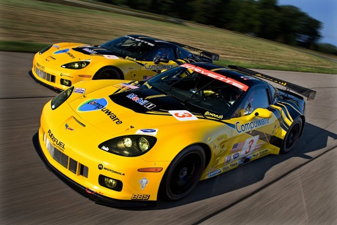 雪佛兰GT2赛车赛道狂飙高清图片