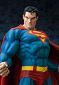 SUPERMAN ARTFX スーパーマン フォートゥモロー | KOTOBUKIYA : ジム・リーが描いた傑作コミックの中でも数多くの読者に愛され親しまれる作品「スーパーマン：フォー・トゥモロー」より、主人公スーパーマンを深紅のマントを大きくたなびかせたミュージアムスタイルのスタンダードな立ち姿で立体化しました。